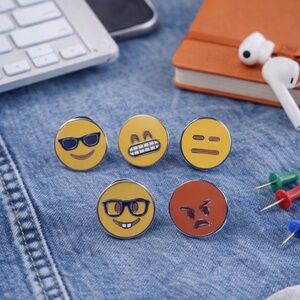 😎 NWT Set of Five Emoji Face Pins
